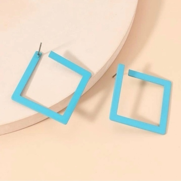 Chic Blue Square Earrings - Picture 2 of 5
